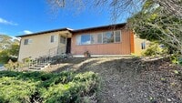 Building Photo - Spacious 4 Bedroom House with Large Backya...