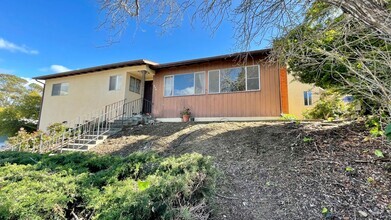 Building Photo - Spacious 4 Bedroom House with Large Backya...