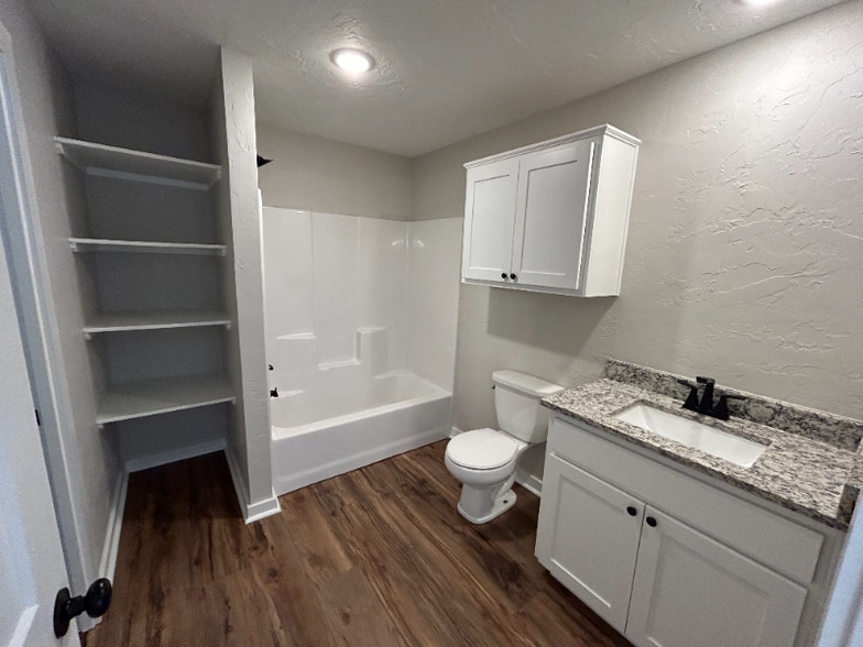 Building Photo - 609 Mell Ave