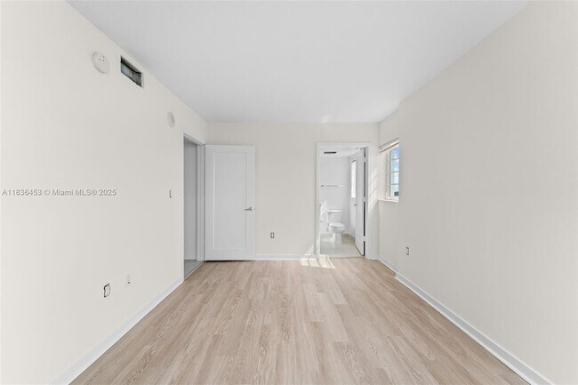Building Photo - 910 West Ave