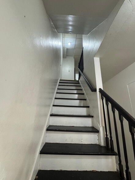 Building Photo - 1470 Needham Ave