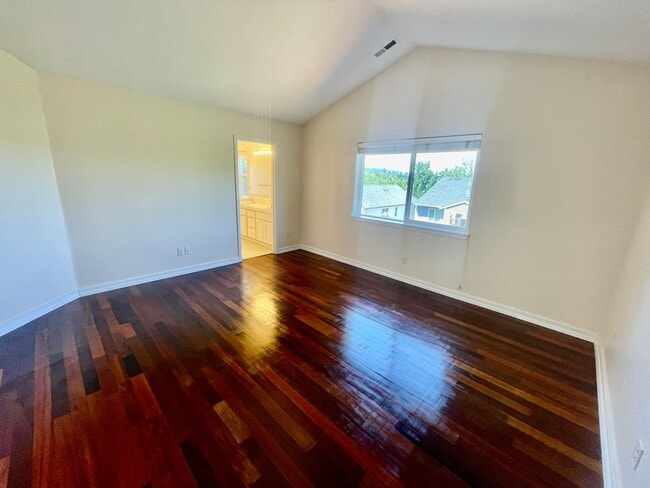 Building Photo - Stylish Bull Mountain Home – 3 Bed, 2.5 Ba...