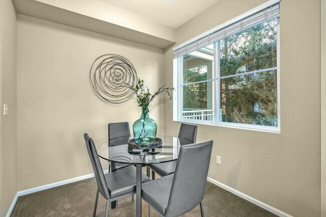 Building Photo - Charming 1 Bedroom Sammamish Condo