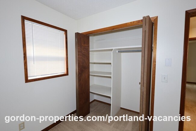 Building Photo - NE 94th Ave - Vintage Montavilla 2 bedroom house