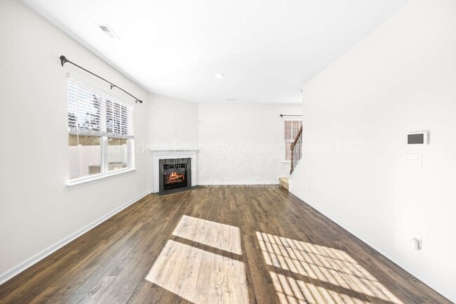 Building Photo - 4015 Meadow Green Dr