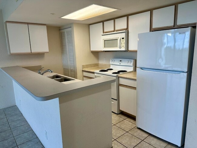 Building Photo - 3675 Seaside Dr