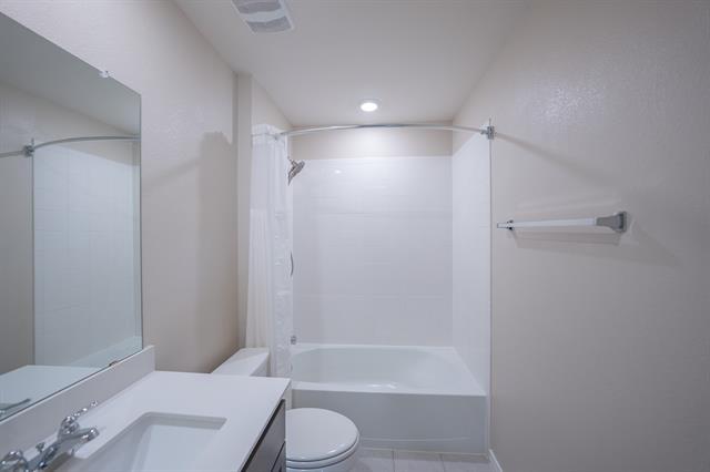 Building Photo - 400 Willow View Way