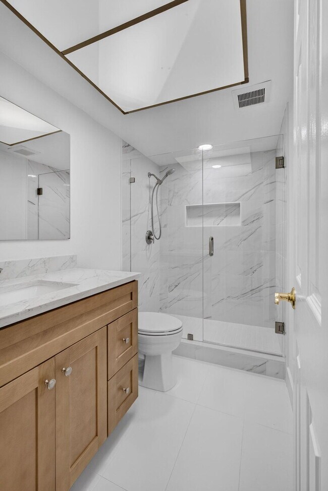 Building Photo - 52 Yacht Club Dr