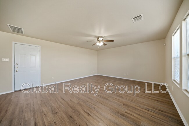 Building Photo - 144 Crest Bluff