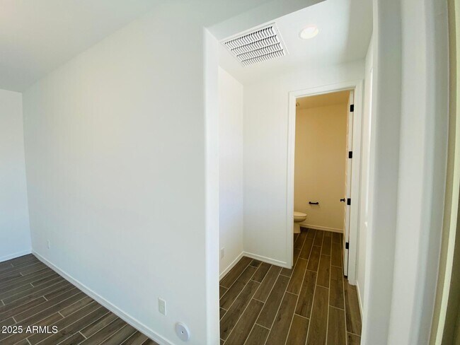 Building Photo - 9025 W Denton Ln