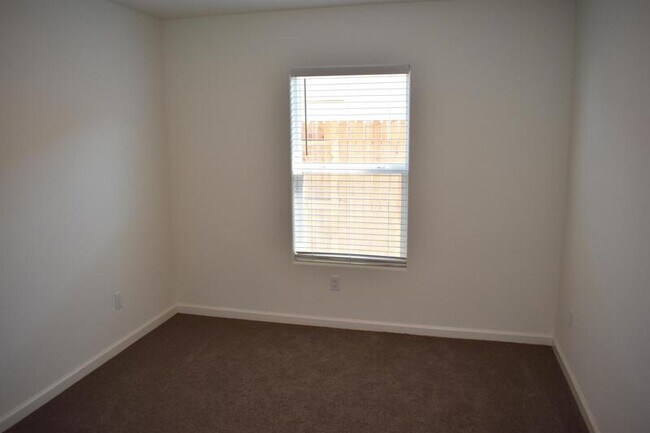 Building Photo - 4027 Bayonet Dr