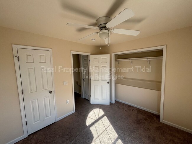 Building Photo - 459 Charter Oak Dr