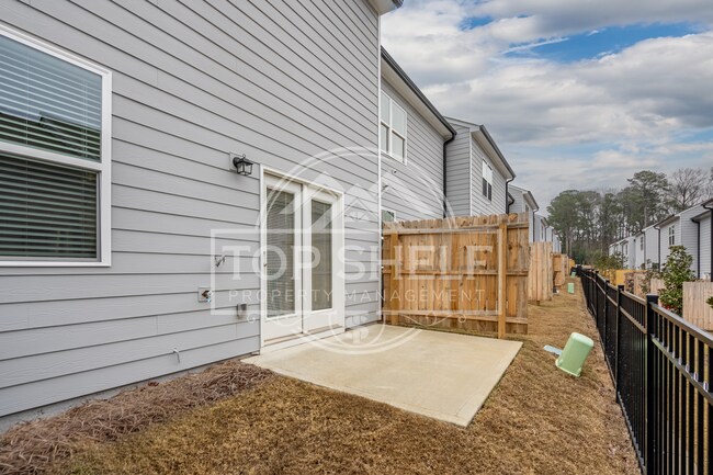 Building Photo - 2010 Ayla Dr