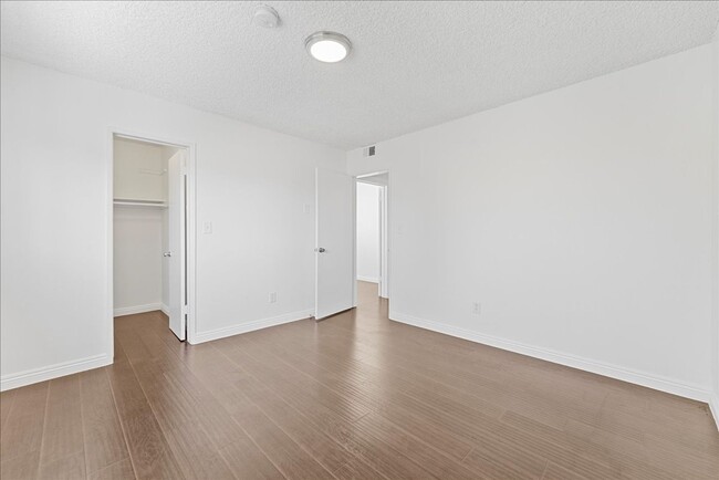 Building Photo - 5709 Hazeltine Ave