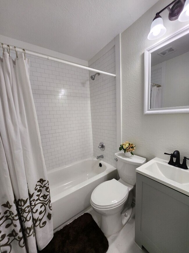 Building Photo - MOVE IN SPECIAL: HALF OFF first full month of rent!!!