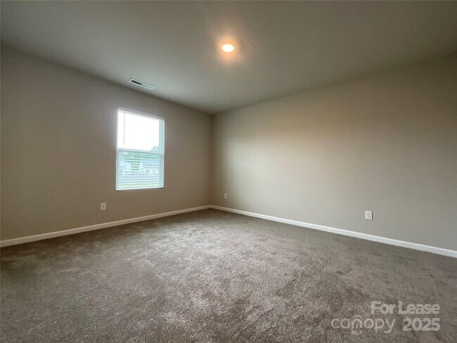 Building Photo - 6015 Ahoskie Dr