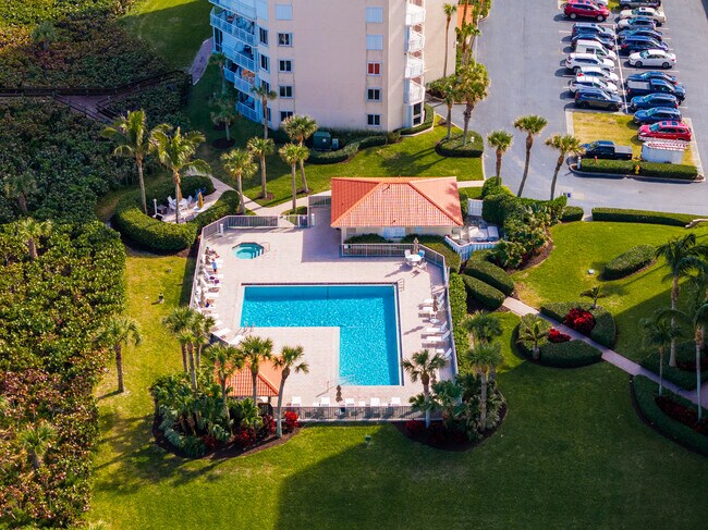 Building Photo - 3880 N Hwy A1A