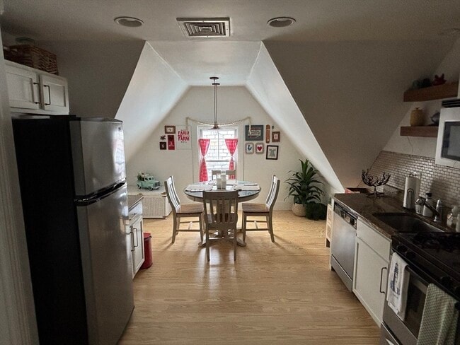 Building Photo - 5 Horton St