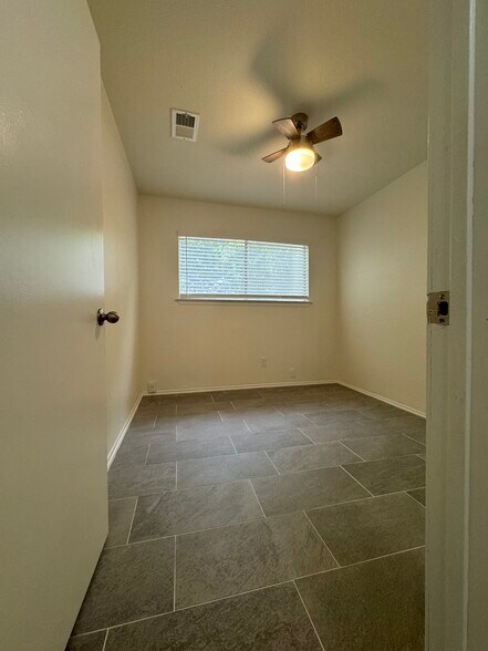 Building Photo - 1220 Tartan Ln