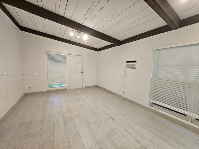 Building Photo - 227 SE 1st St