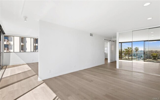 Building Photo - 611 Lido Park Dr