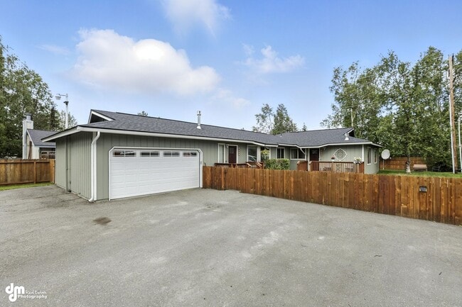 Building Photo - 2 bed 1 bath home