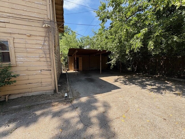 Building Photo - 1516 N 5th St