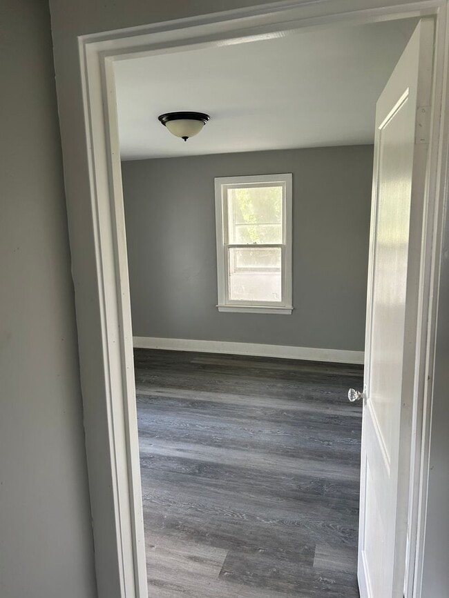 Building Photo - 2 Bedroom / 1 Bath House in Canton IL