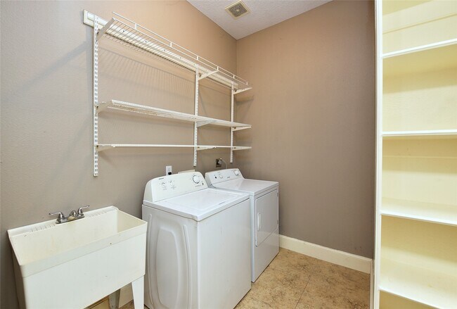 Building Photo - 5830 Hornwood Dr