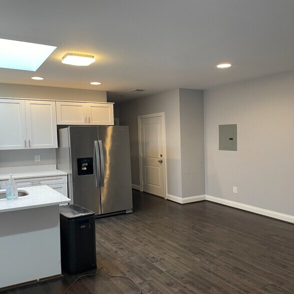 Building Photo - 1721 Trinidad Ave NE