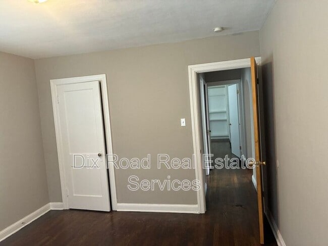 Building Photo - 112 Iroquois Ave