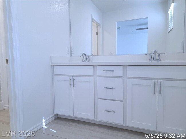 Building Photo - BRAND NEW 3 BED, 2.5 BATH TOWNHOME IN NW L...