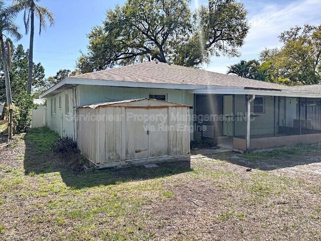 Building Photo - 10597 101st Ave