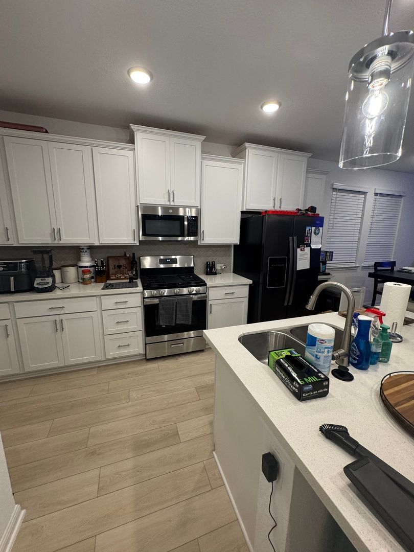 Building Photo - 212 Flowers Ave