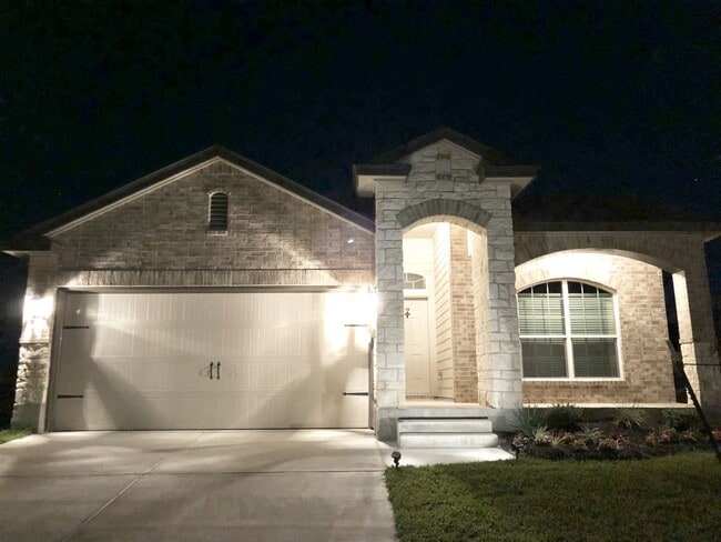 Building Photo - Beautiful 3 Bedroom House