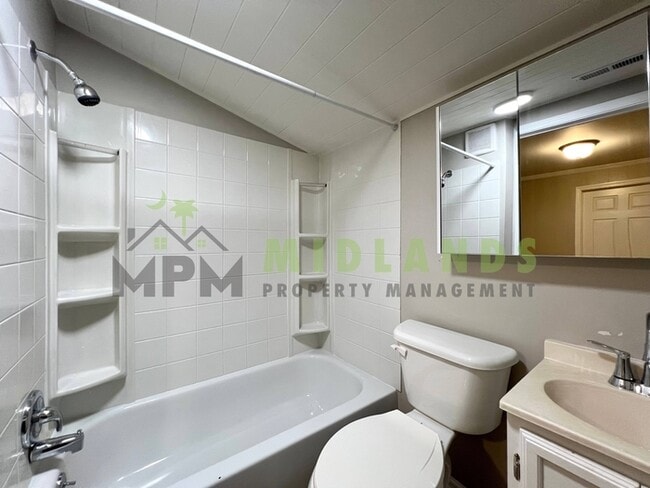 Building Photo - 610 W Hampton Ave