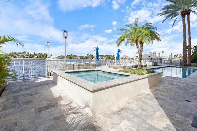 Building Photo - 209 N Birch Rd