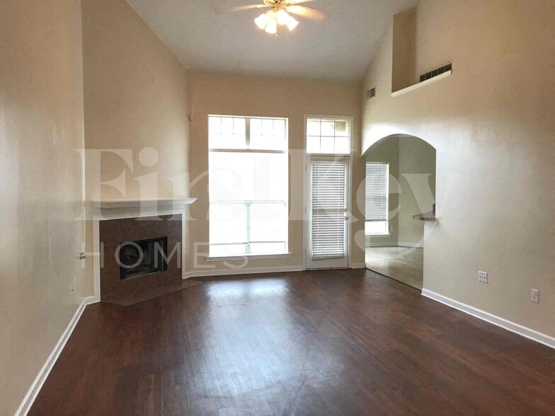 Building Photo - 7142 Queens Crown Ct