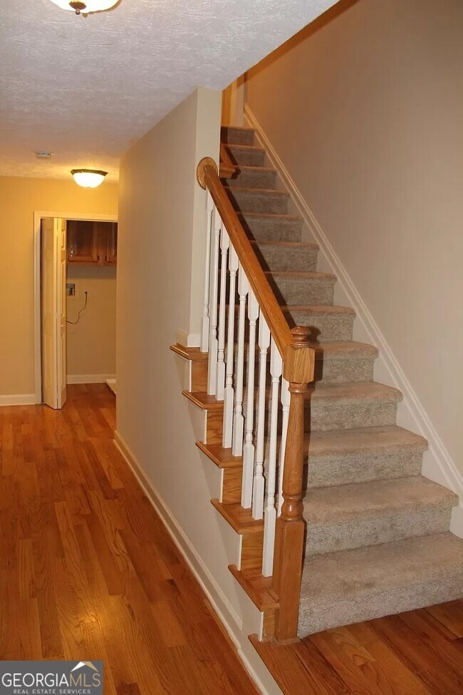 Building Photo - 5745 Hendrix Rd