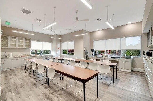 Building Photo - 7893 Stanza St