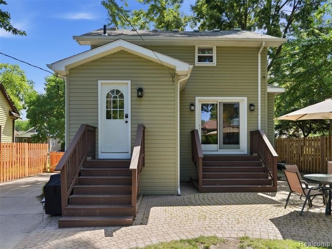 Building Photo - 626 Kayser Ave