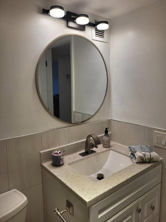 Building Photo - 550 Bayshore Dr