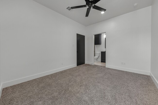 Building Photo - 201 Dawn Lynn Dr