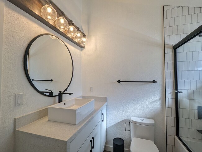 Building Photo - Beautiful Three Bedroom