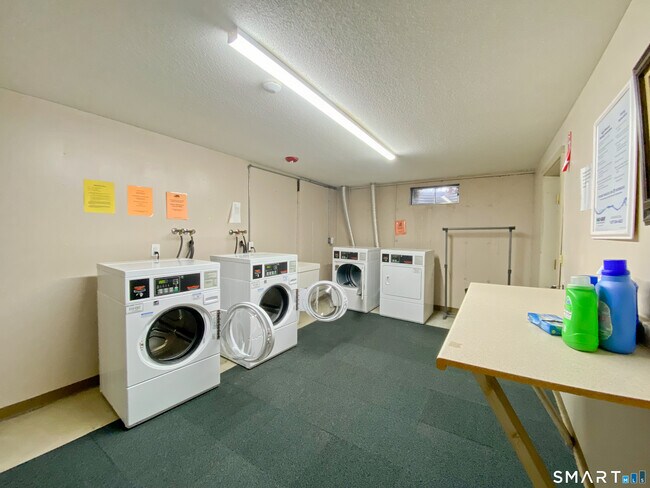 Building Photo - 1 Concorde Way