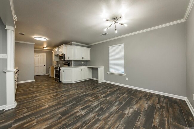 Building Photo - 31 Newcastle Dr