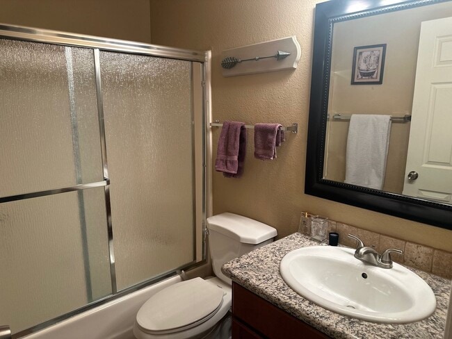 Building Photo - Spacious 4-Bedroom Home with Cozy Kitchen ...