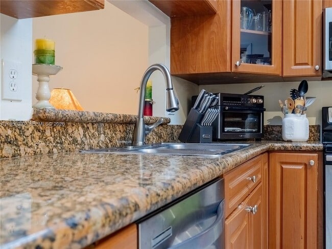 Building Photo - 206 SW 159th Way