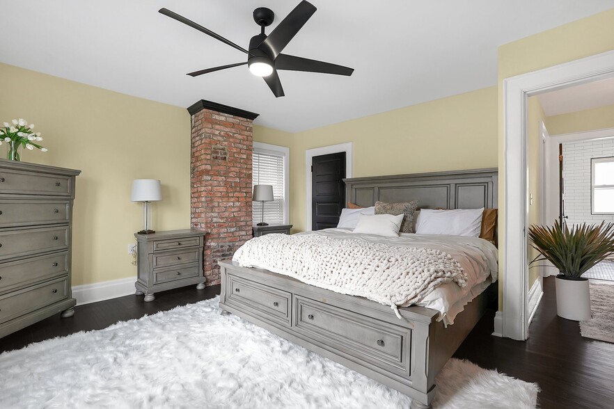 King bed - 1756 Oak St