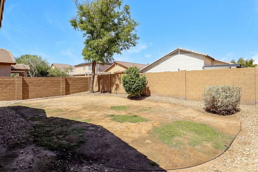 Building Photo - 2550 W Gaby Rd